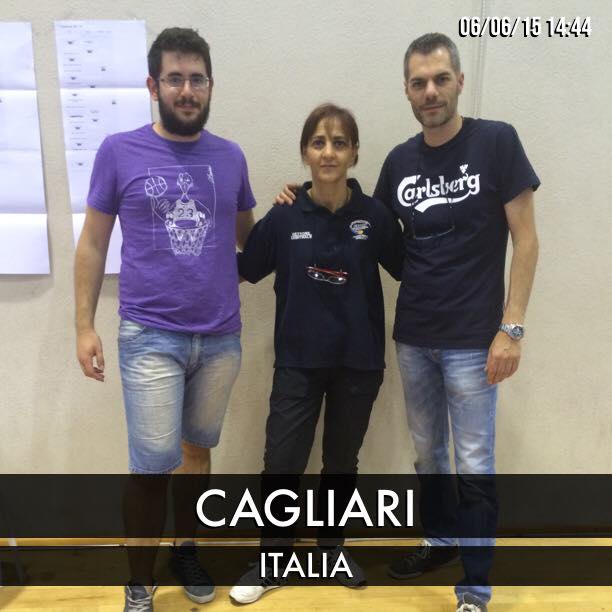 L'arbitro Rossana Spiggia tra Carrucciu e il responsabile del torneo di Tennistavolo di Ateneika
